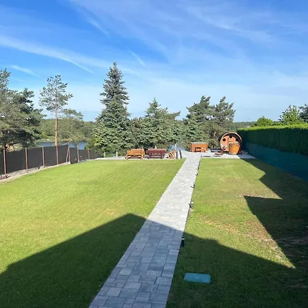 Dom Nad Jeziorem Casa vacanze *